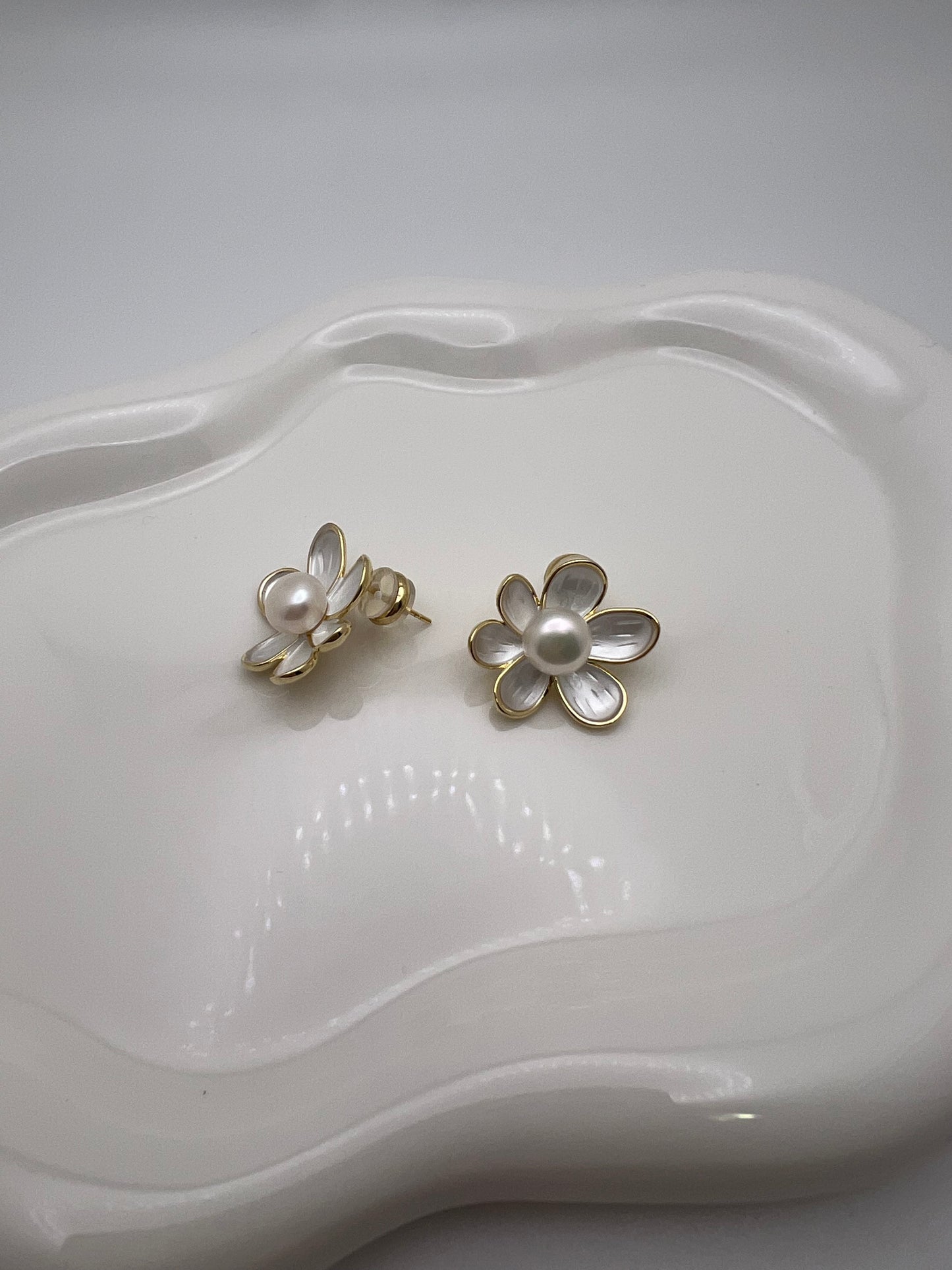 Flora Chanel Pearl Studs