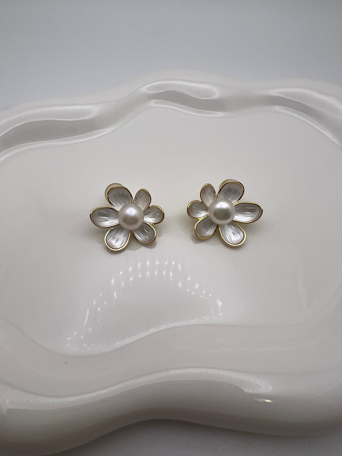 Flora Chanel Pearl Studs