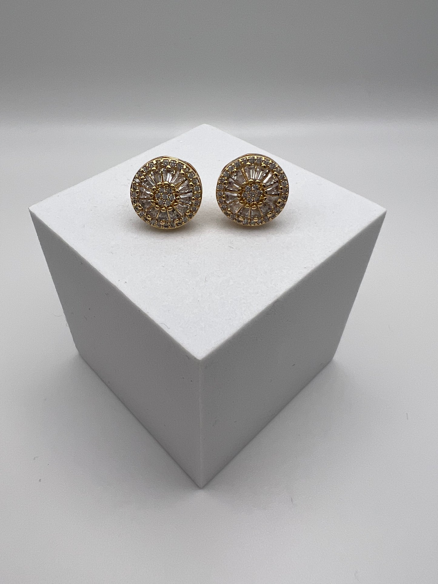 Sparkly Round Stud Earring