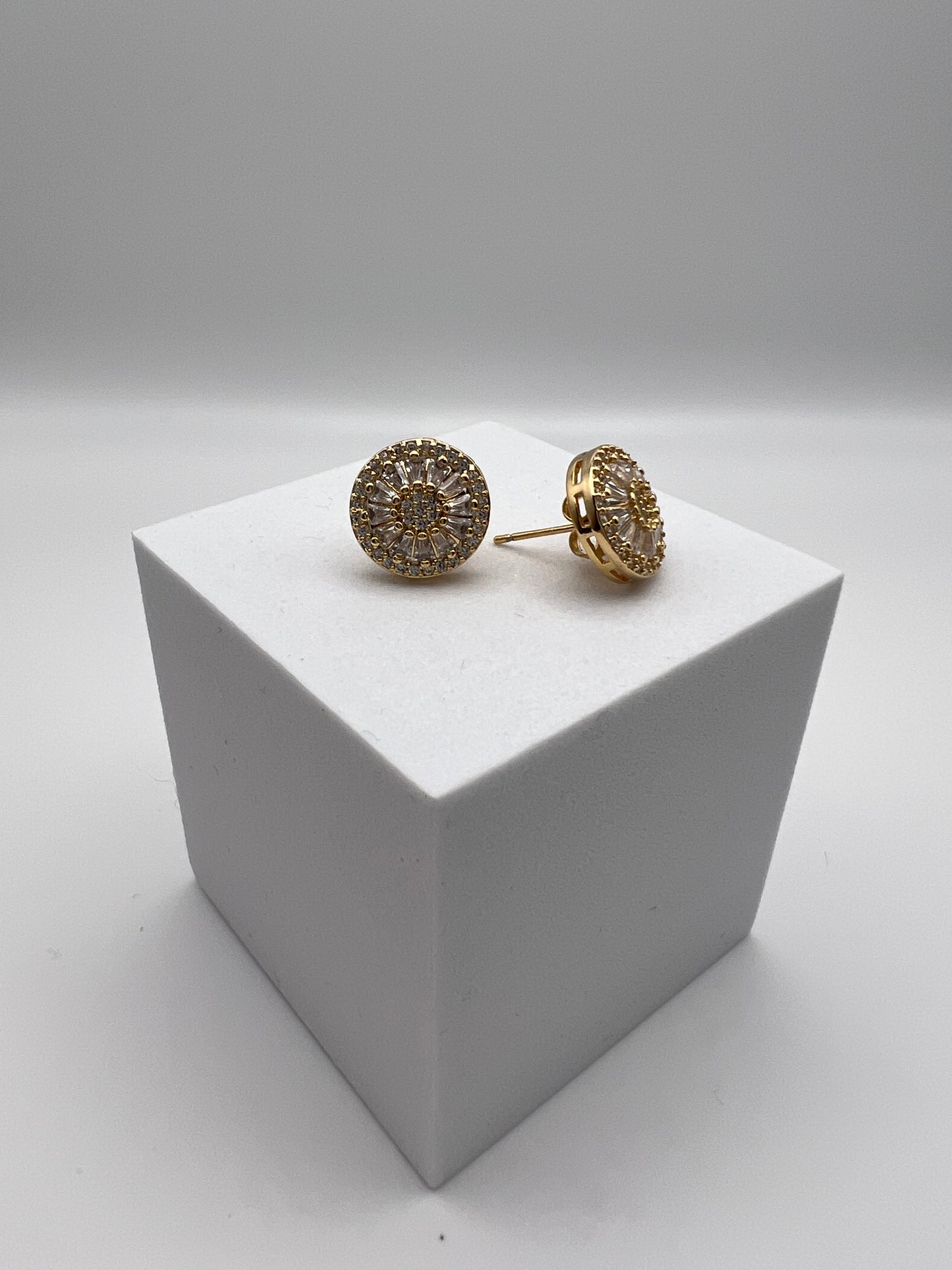Sparkly Round Stud Earring