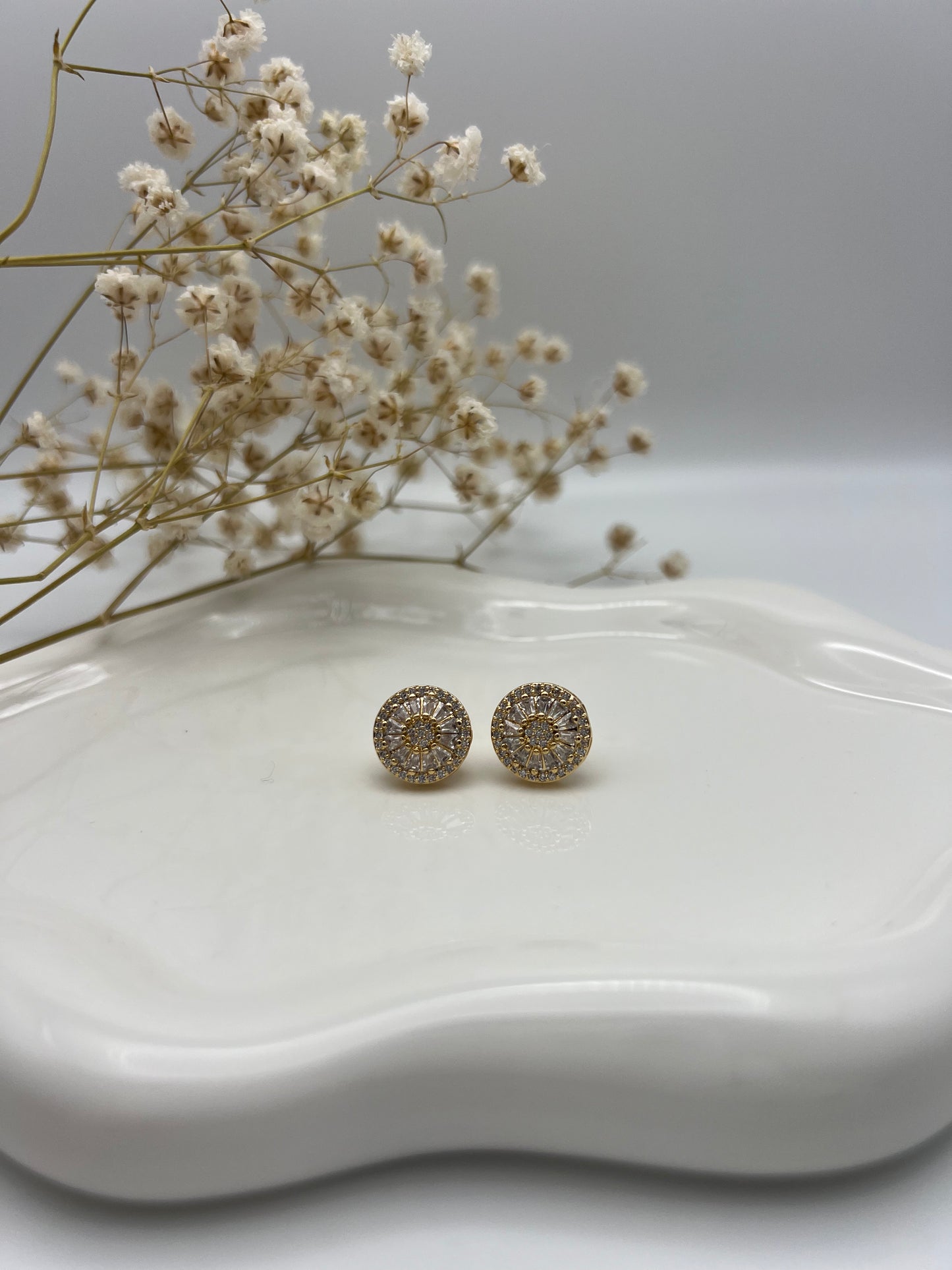 Sparkly Round Stud Earring